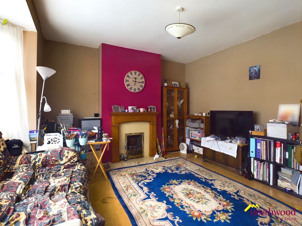 Property photo 2 of 8