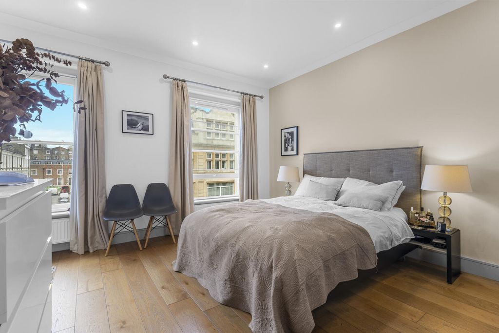 Property photo 2 of 23 Bedroom