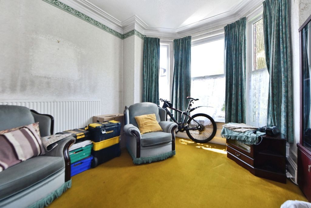 Property photo 2 of 17 Photo