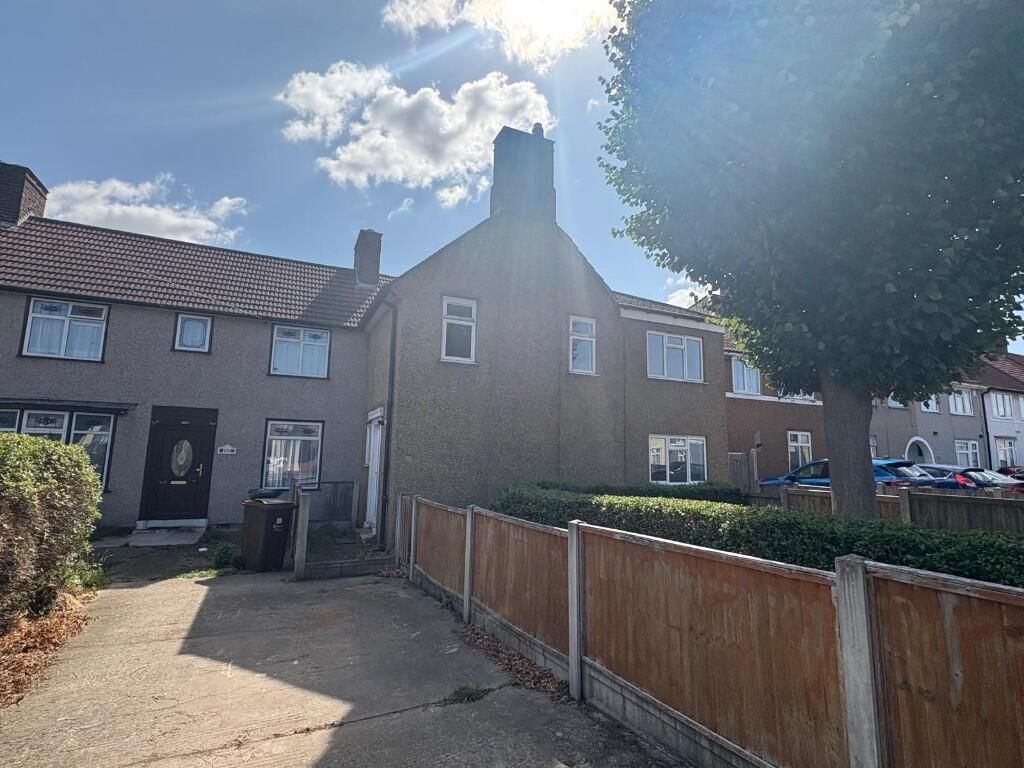 Property photo 1 of 10 Four Bedroom Terraced To Rent