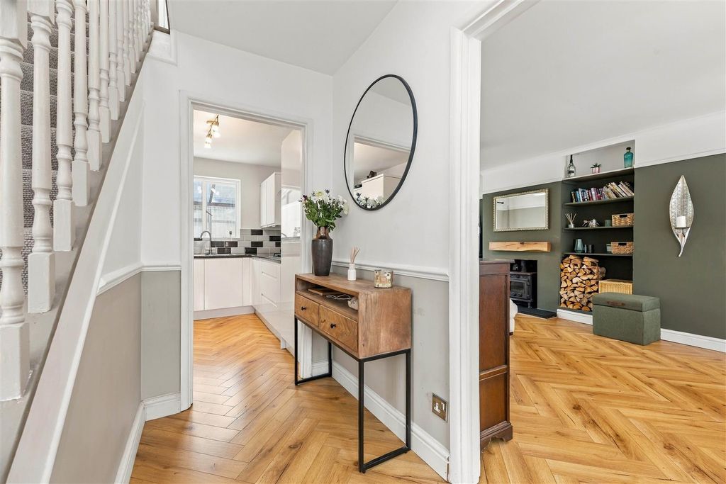 Property photo 2 of 30 29 Forest End, Waterlooville-Small-Porticomarketin