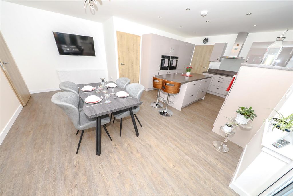 Property photo 3 of 25 c