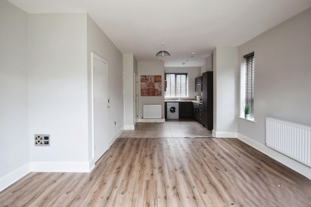 Property photo 3 of 11 Dining Room