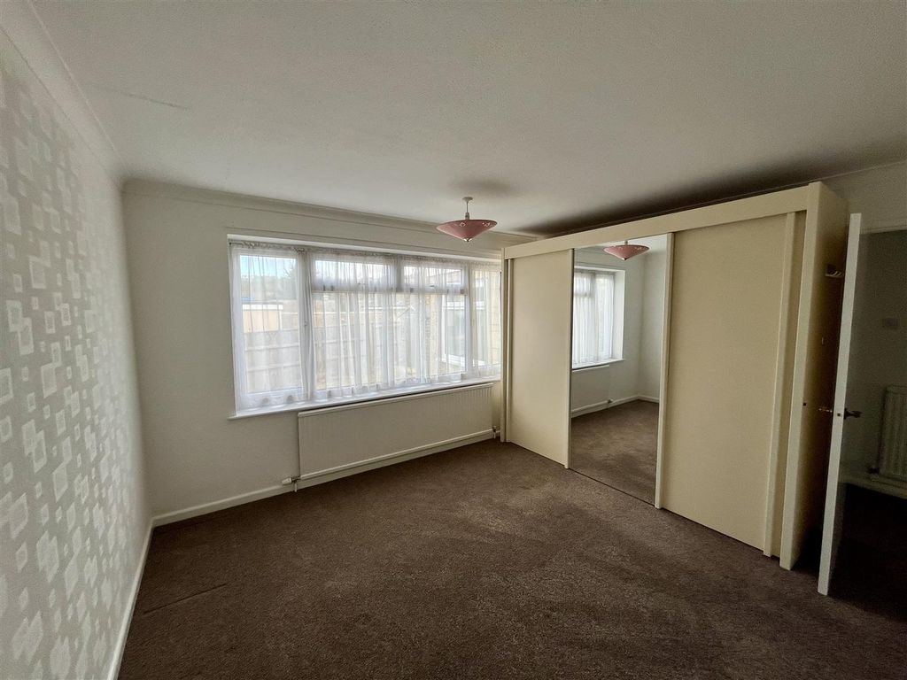 Property photo 2 of 8 Master Bedroom