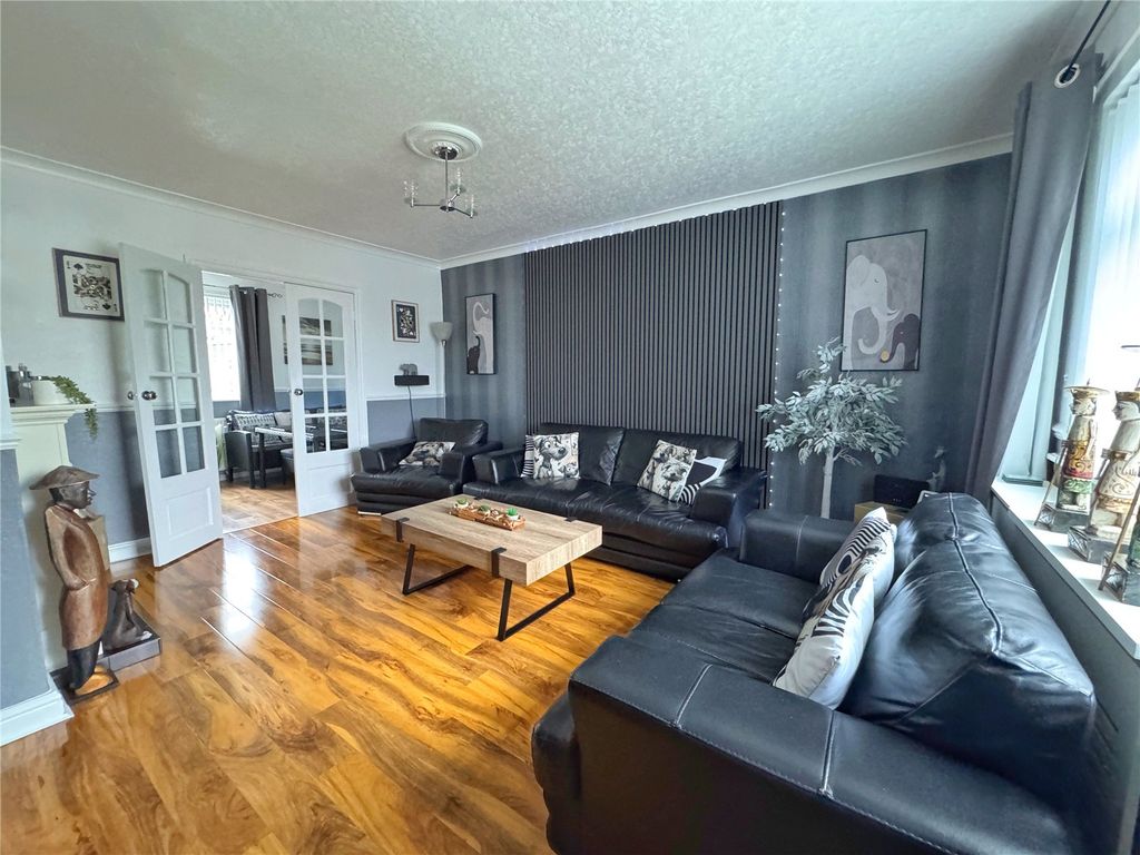 Property photo 3 of 22 Lounge