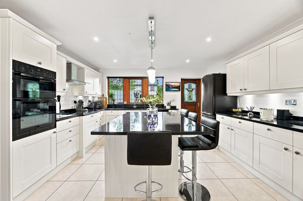 Property photo 3 of 72