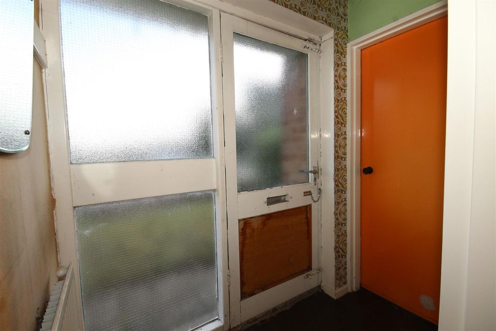 Property photo 3 of 16 Entrance Lobby