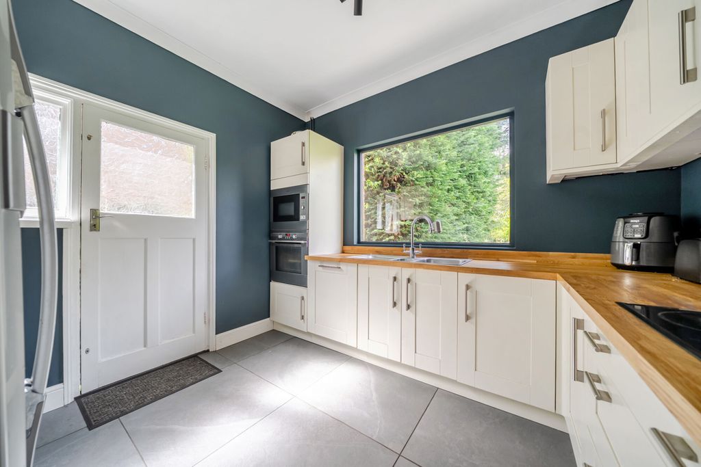 Property photo 2 of 40 1442236-2-69E23Eb...