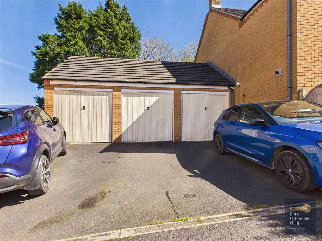 Property photo 2 of 27 Picture No. 34