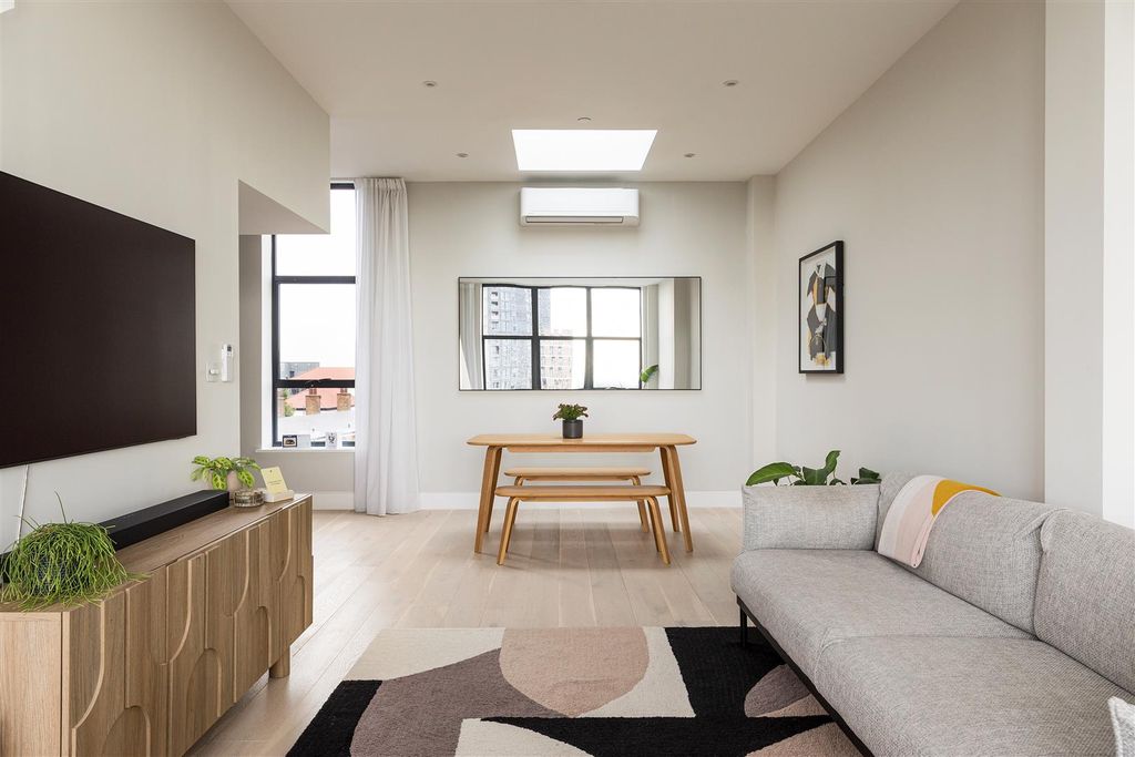 Property photo 3 of 60 Church Hill, E17