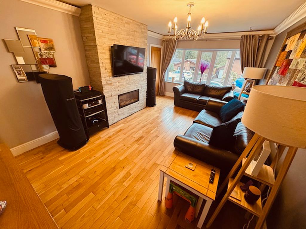 Property photo 3 of 35 Lounge