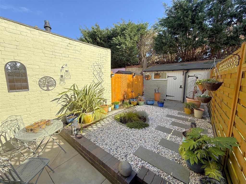 Property photo 2 of 18 Garden A.Jpg
