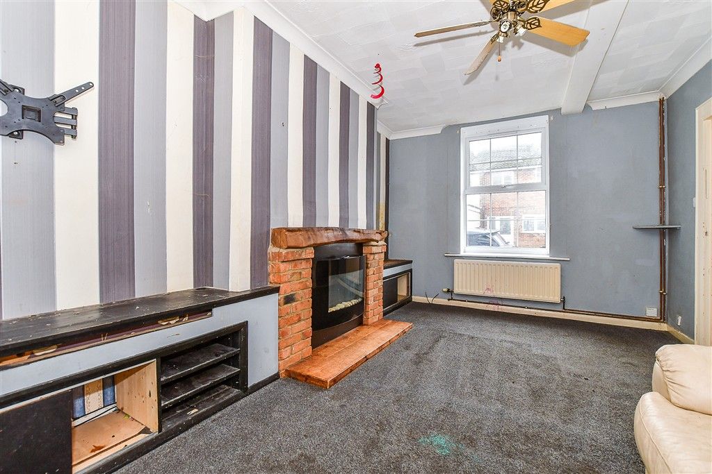 Property photo 1 of 12 Lounge