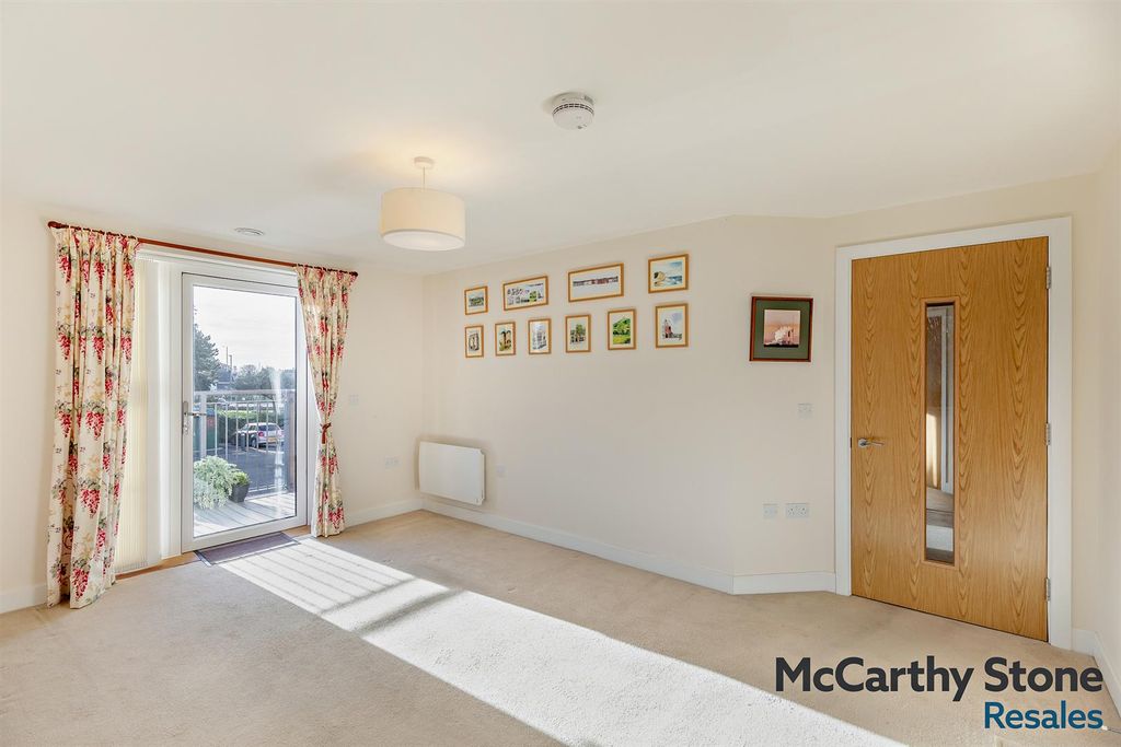 Property photo 3 of 19 Living Room