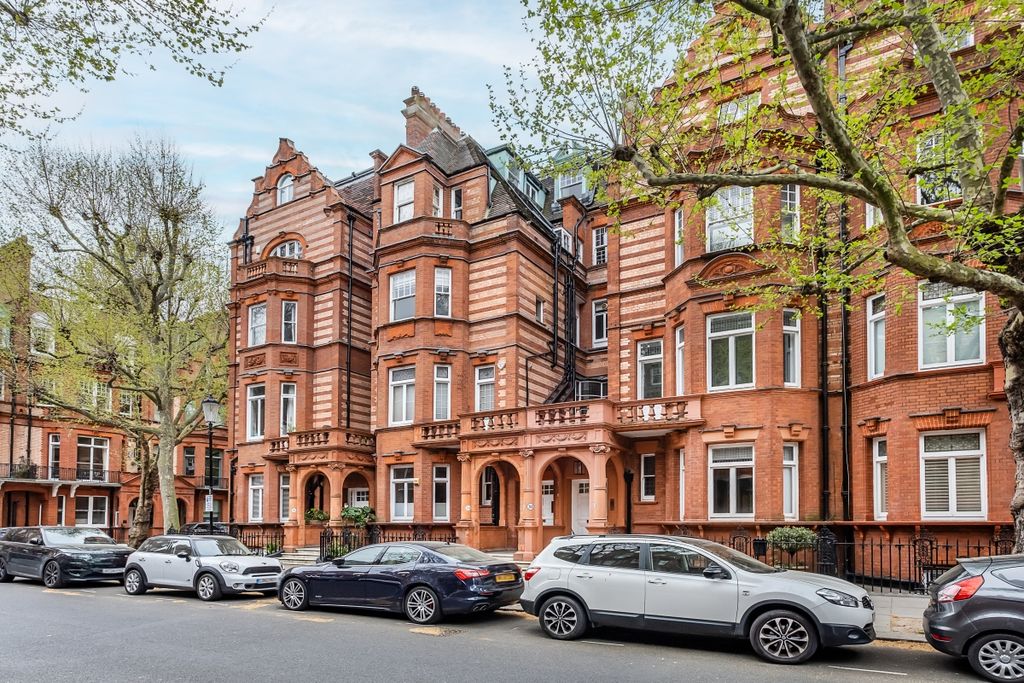 Property photo 2 of 13 Sloane-Gardens-13