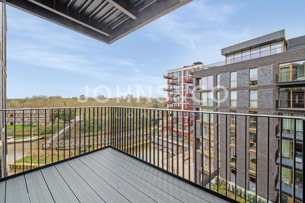 Property photo 3 of 18