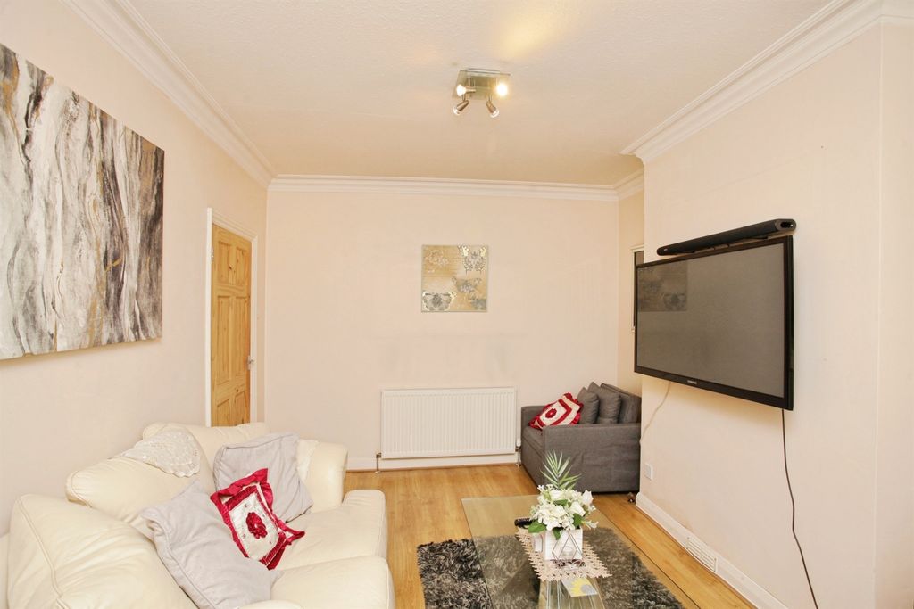 Property photo 3 of 25