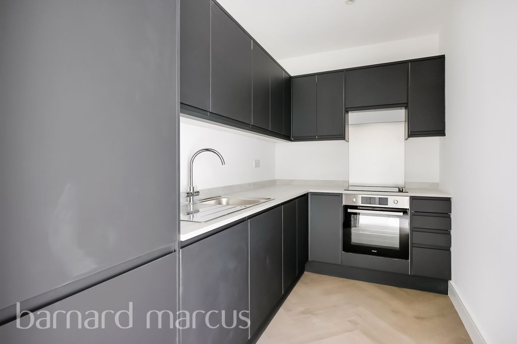 Property photo 2 of 6 Kitchen