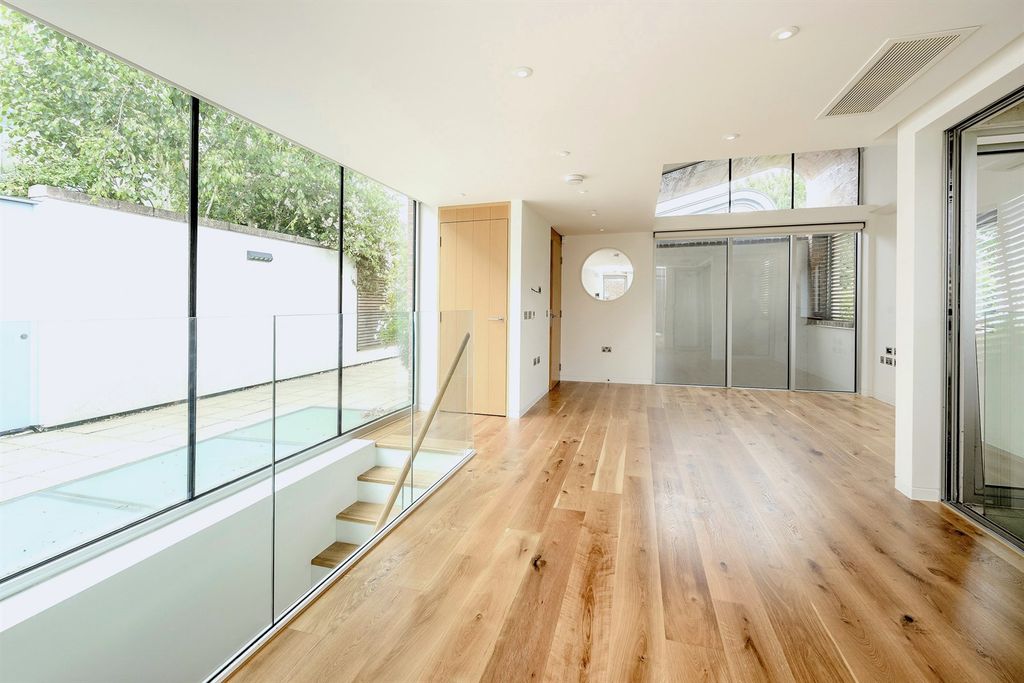 Property photo 1 of 11 (Main)