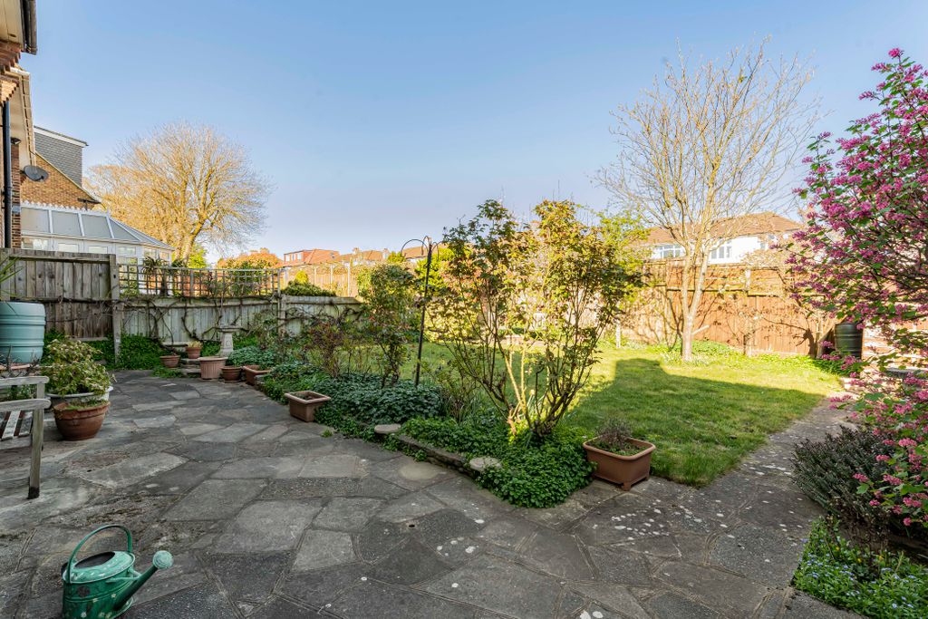 Property photo 3 of 20 Garden