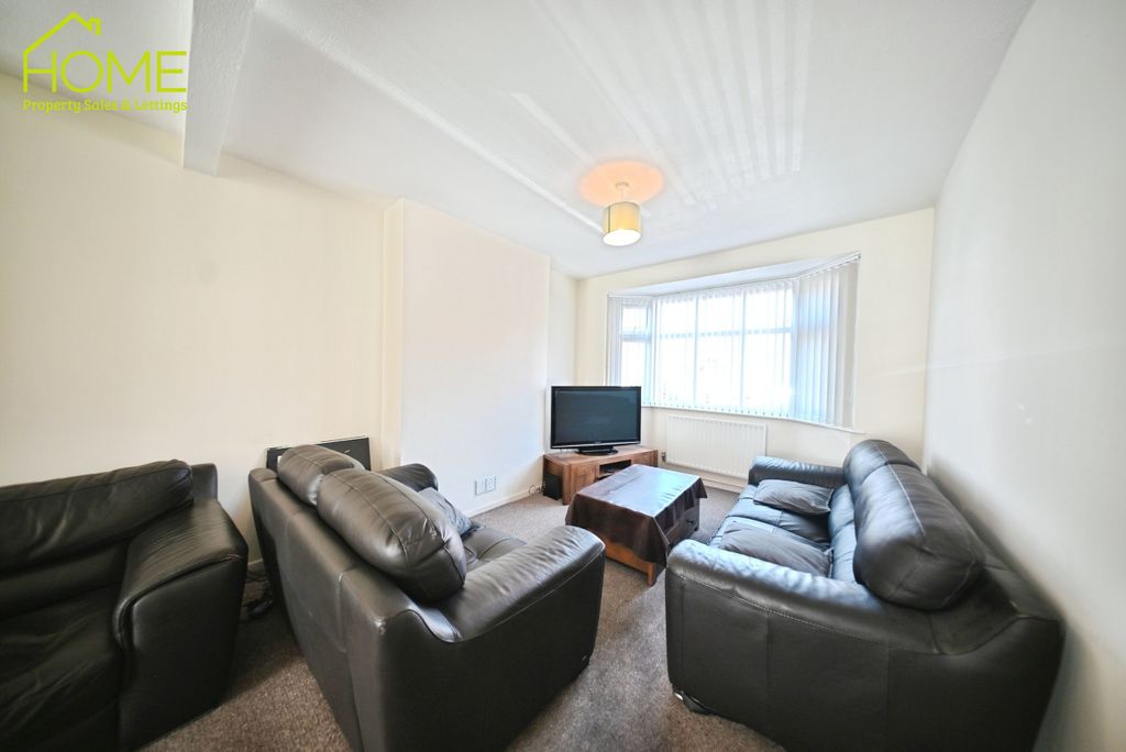 Property photo 3 of 13 Lounge Area