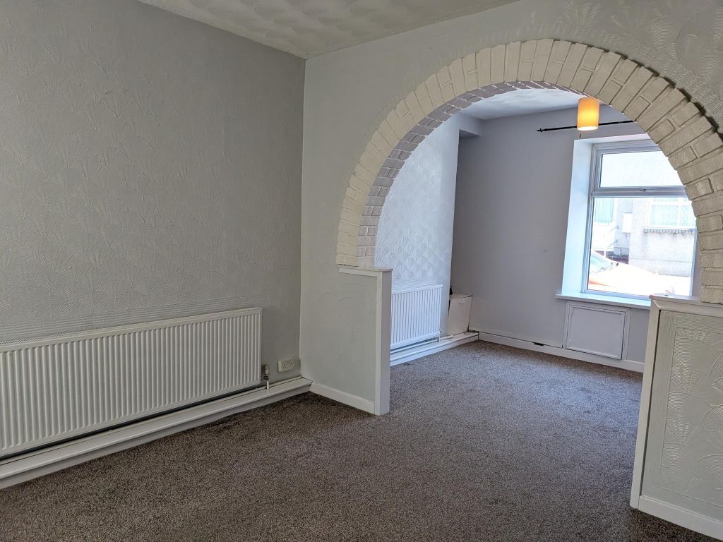 Property photo 2 of 8 Lounge