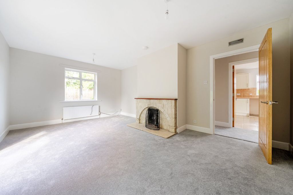 Property photo 2 of 12 Sitting Room