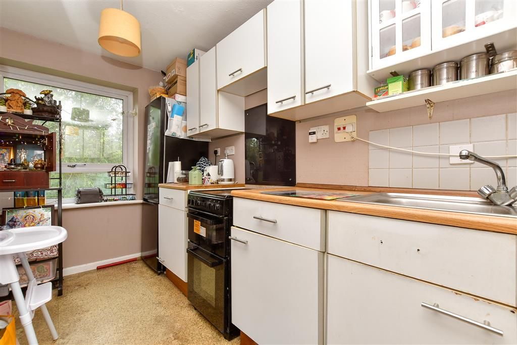 Property photo 3 of 12 Kitchen