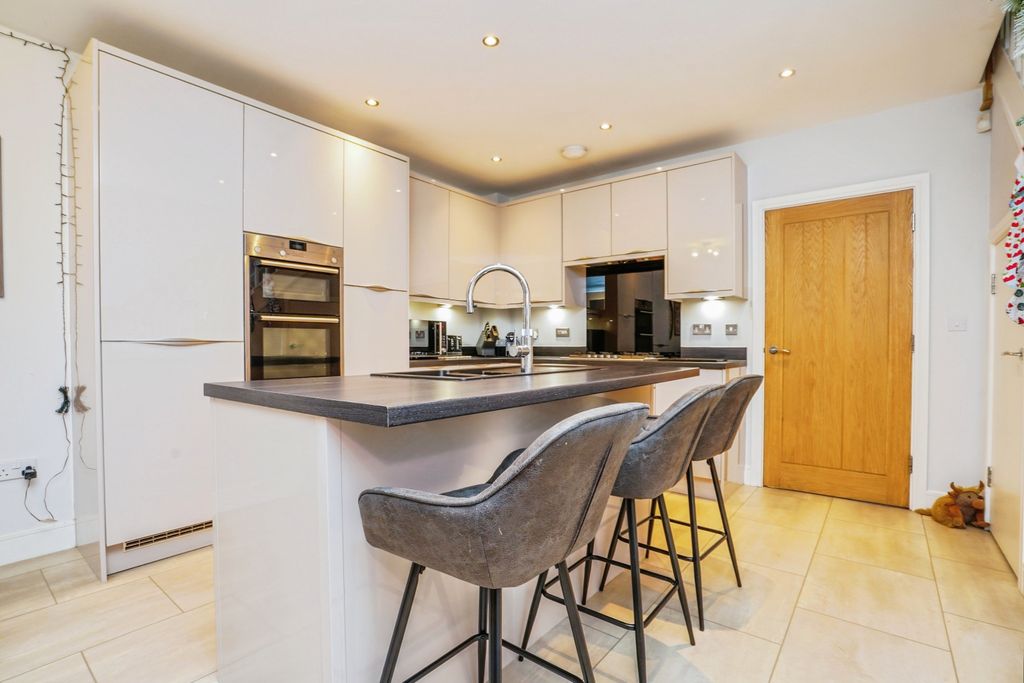 Property photo 3 of 15 Kitchen/Dining Room