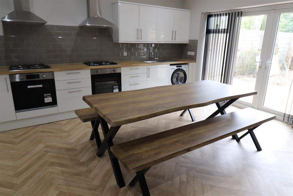 Property photo 3 of 6 78 Charter (23).Jpg