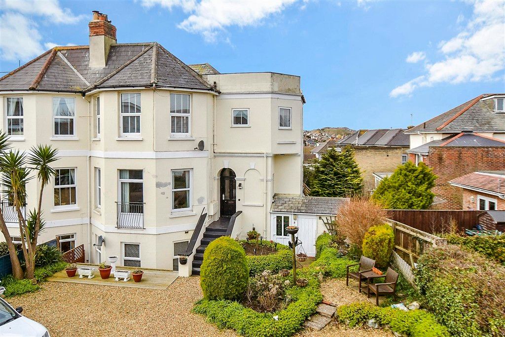 Property photo 3 of 8 Front Aspect