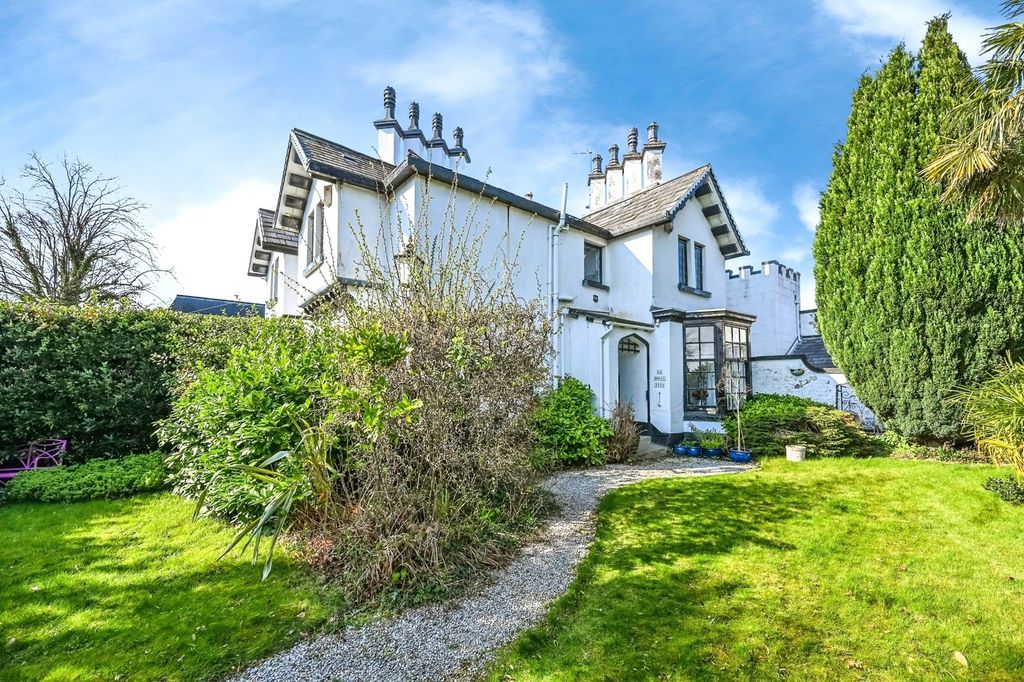 Property photo 1 of 17 Photo