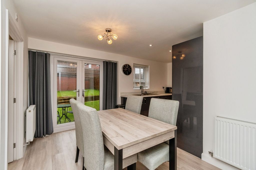 Property photo 3 of 24 Pbox-Img.Jpg