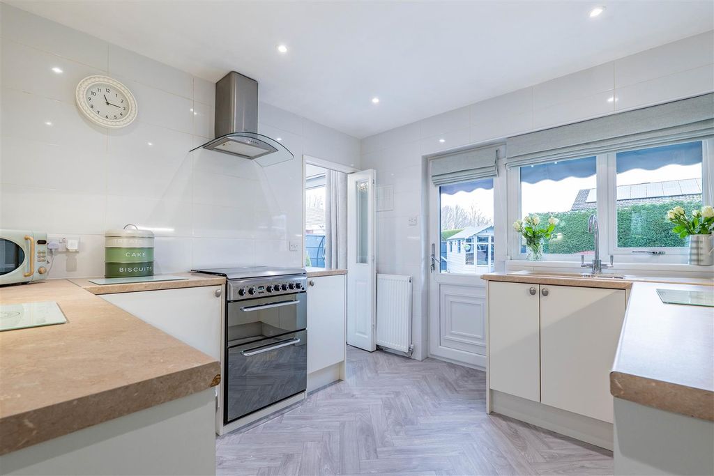 Property photo 3 of 29 Kitchen