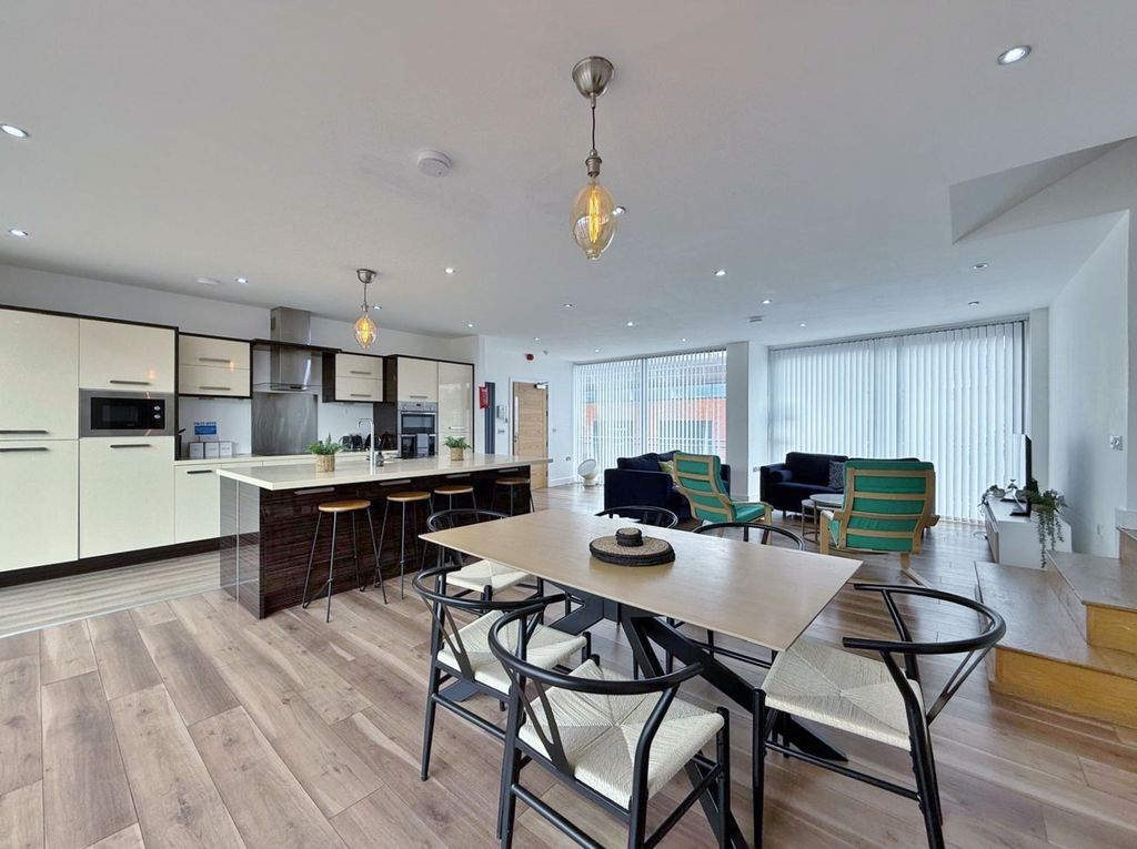 Property photo 3 of 18 Photo 8