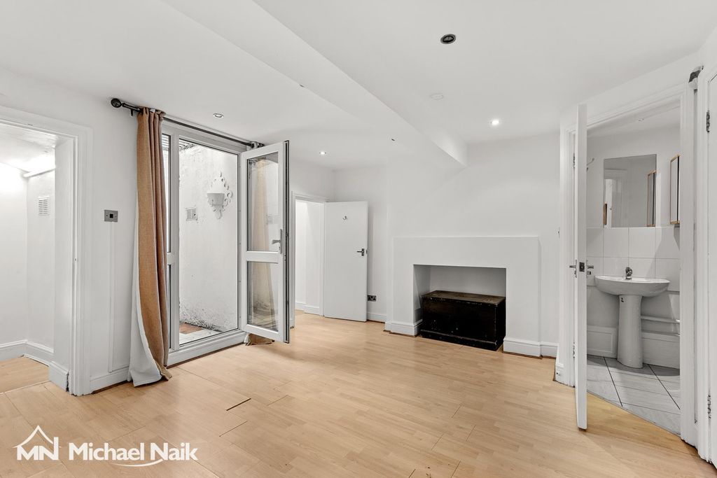 Property photo 3 of 20 Nevill Road, N16