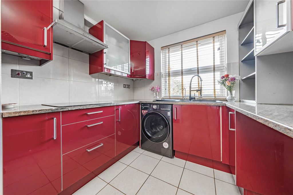 Property photo 3 of 16 Picture No. 11