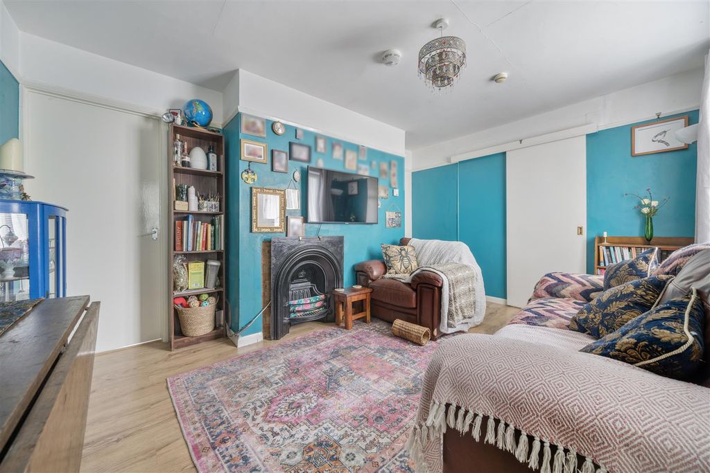 Property photo 2 of 19 1298771-17-6835bbc4Bf23c.Jpg