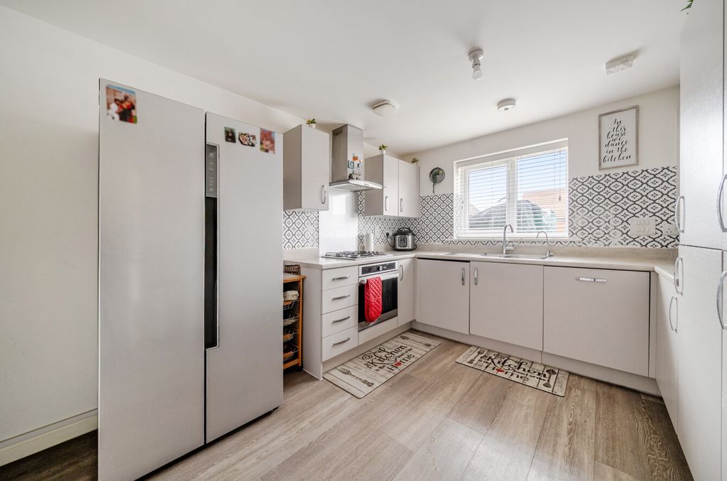 Property photo 3 of 18 1400368-20-696E1c...