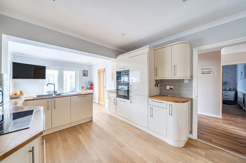 Property photo 3 of 21