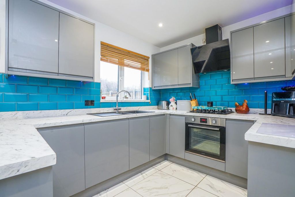 Property photo 3 of 25 29 Sycamore Avenue, Eggborough, Dn14 0Wu_Dsc06066.