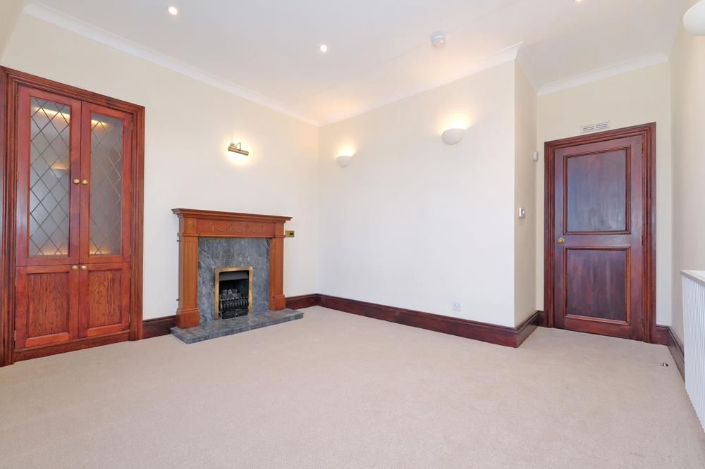 Property photo 2 of 10 Lounge 2