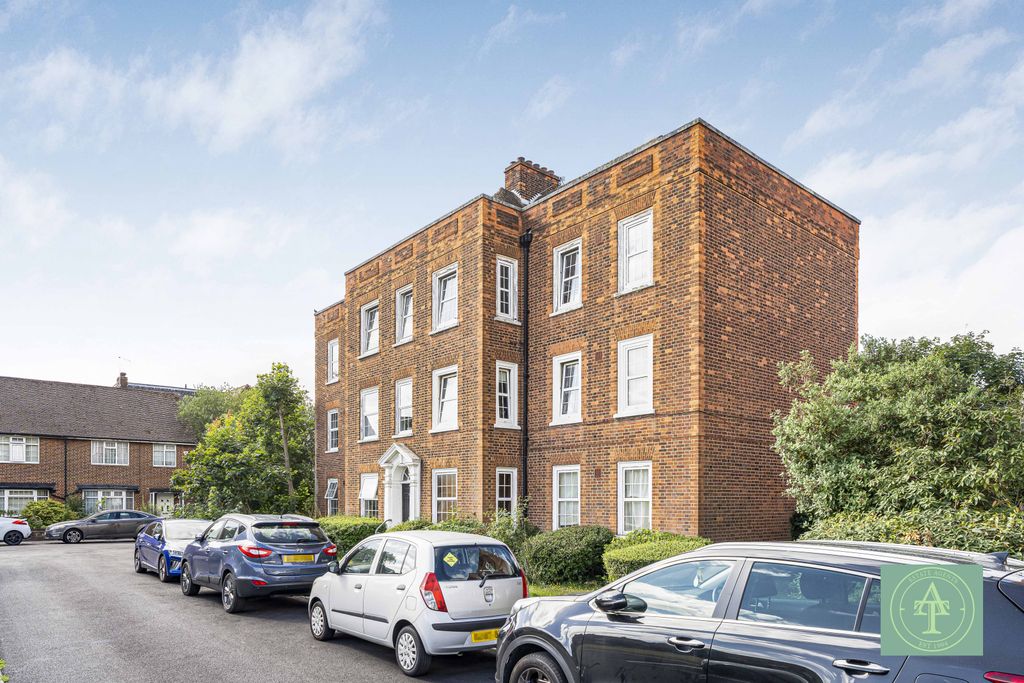 Property photo 1 of 19 Three Bedroom Flat For Sale