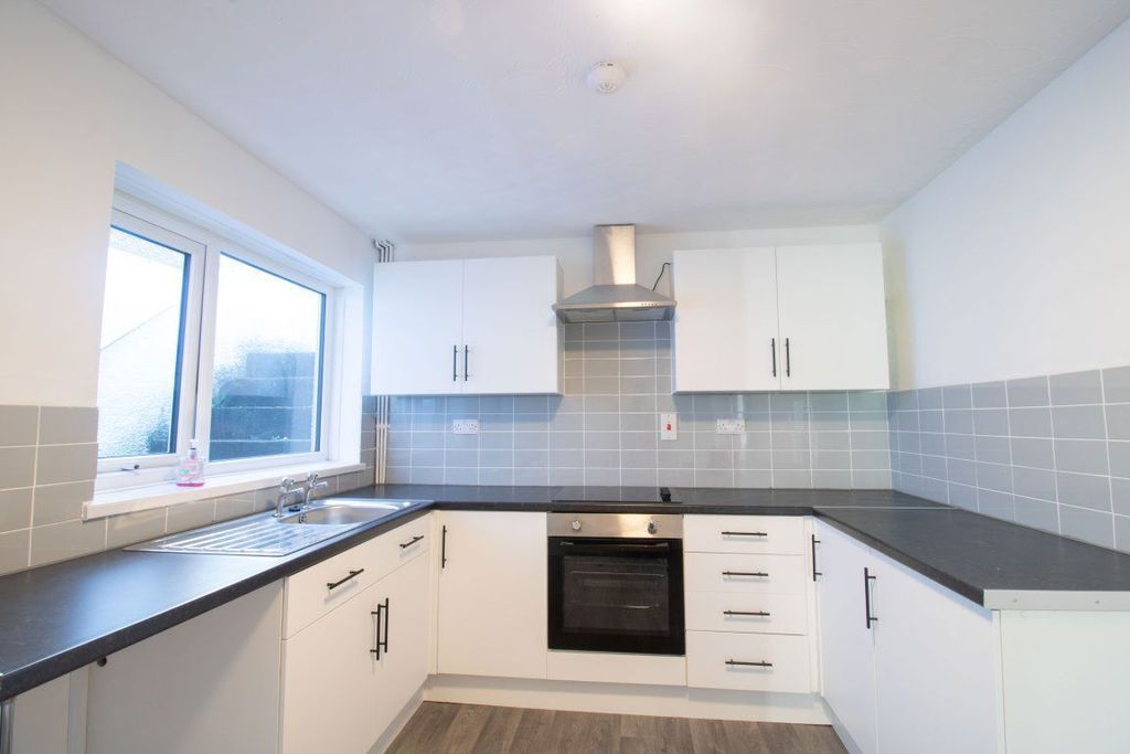 Property photo 2 of 34