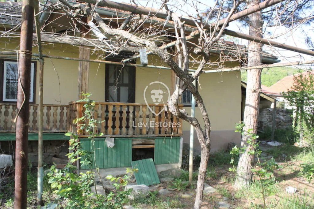 Property photo 2 of 12