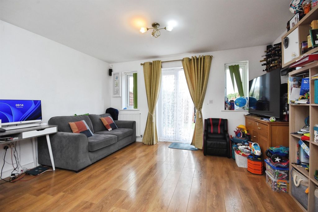 Property photo 3 of 16