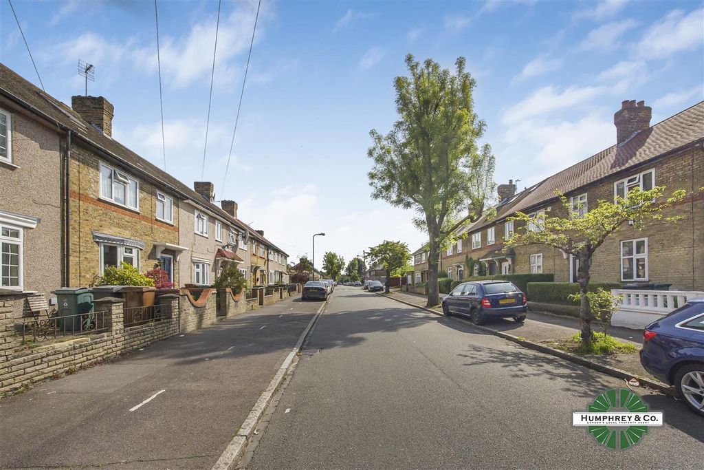 Property photo 3 of 11 41 Penrhyn Avenue -013.Jpg