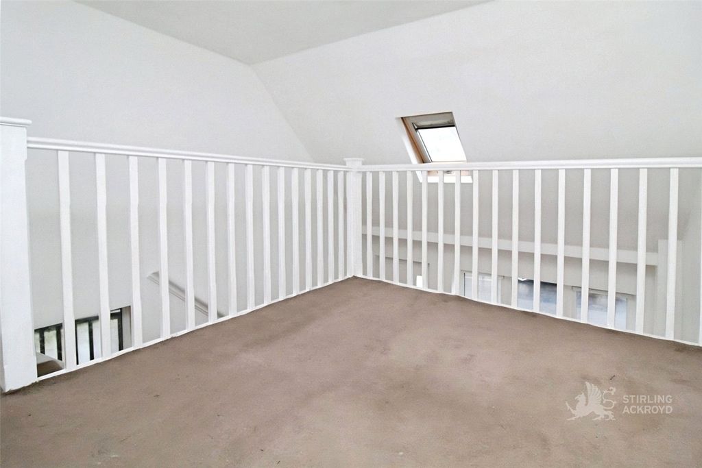Property photo 3 of 9 Bedroom