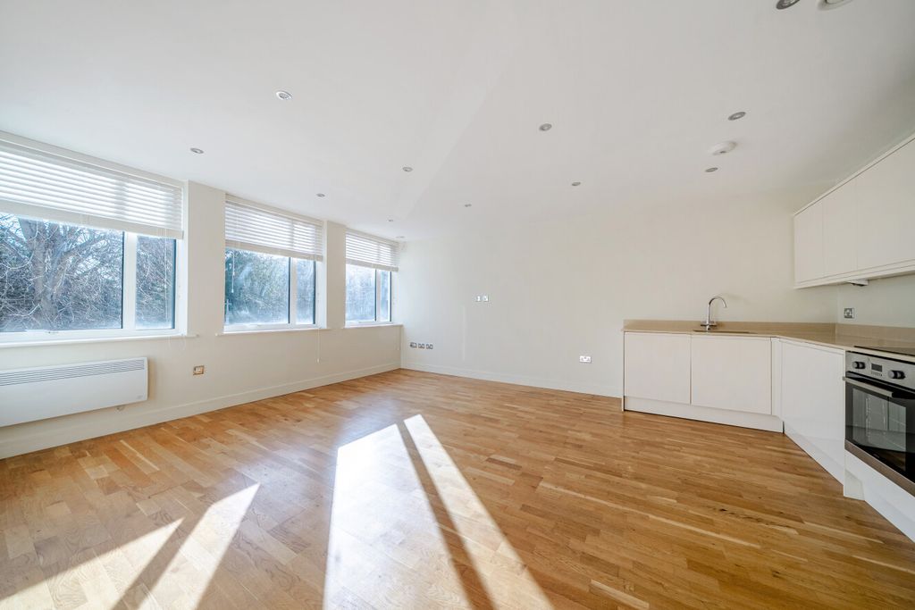 Property photo 3 of 9 1416895-11-69943B...