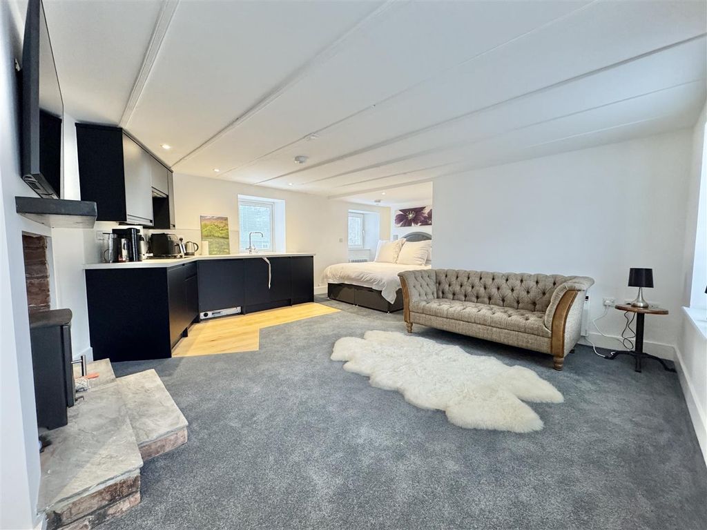 Property photo 2 of 8 Img_0384 2.Jpeg